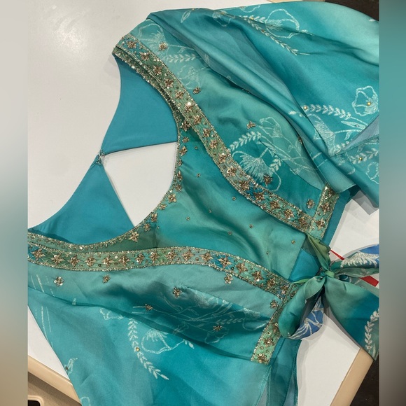 Aqua blue Lehenga with choker dupatta - Picture 3 of 4